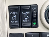 【両側パワースライドドア】スマートキーや運転席のスイッチで後席両側スライドドアの開閉が可能♪電動だから力を入れてドアを開ける必要が無く、小さなお子様でも簡単に開け閉めでき快適です♪