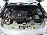 軽快な走りと優れた燃費性能を両立した高効率ガソリンエンジン「SKYACTIV-G」。アクセルに素直に反応するマツダならではの「人馬一体」の走りが楽しめます。隅々まで清掃済みの美しい状態です。