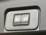 【パワーバックドア】スマートキーや運転席のボタンを押すだけでリアゲートが自動で開閉します!荷物を持っている時や、高い位置にあるバックドアを閉める際に便利な機能です♪