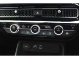 フルオートエアコンを装備。車内の温度設定だけでなくPM2.5にも対応した高性能集塵フィルターも装備しており車内はいつも快適空間♪