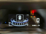 様々な車両情報を表示できるアクティブマルチインフォメーションメーターは4つのデザインからお好みをチョイス!