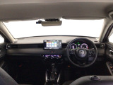 【前方視界】開放的な前方視界!運転がしやすく疲れにくいです♪窓が大きく、見通しがとっても良いおクルマですよ♪