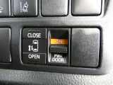 片側電動スライドドアのスイッチ付です。車内からもスイッチひとつで楽にドアの開閉が可能です。電動なので開閉時に力を使う必要がなく、半ドアになることもありません!