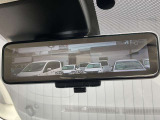 [スマートルームミラー]車両後方をミラーに映し出すため、悪天候の時でも視界は良好♪