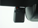 ◆ドライブレコーダー◆映像・音声などを記録する自動車用の装置です。 もしもの事故の際の記録はもちろん、旅行の際の思い出としてドライブの映像を楽しむことができます。
