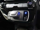 スムーズな操作で快適に運転を楽しめるよう、シフトポジションを電動で制御するエレクトロシフトマチックが採用されています