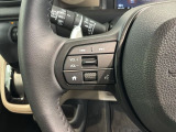 ステアリングにオーディオ操作スイッチが付いています。オーディオ画面に直接タッチしなくても操作が出来ますので、運転に集中できます。