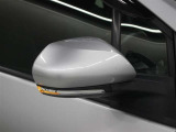 サイドターンランプ付きドアミラー。車両のドレスアップと右左折時の被視認性を兼ね備えたお洒落なミラーです。