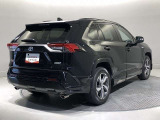 キレイで清潔な中古車に乗りたいお客様へ。内・外装の見えない細部までくまなく洗浄した【まるごとクリーニング】を全車施工しています。是非、現車にてご確認ください。