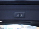 Audi正規ディーラーが高品質をお約束。高度な訓練・教育を受けたAudi専任メカニックが、100項目にもおよぶ精密な点検を実施。すべてクリアしたAudi車だけ、あなたのお手元に届けられるのです