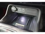 ワイヤレス充電搭載!対応した機器を置くだけで充電することが可能です!