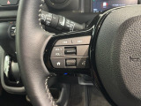 ステアリングにオーディオ操作スイッチが付いています。オーディオ画面に直接タッチしなくても操作が出来ますので、運転に集中できます。