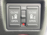 【両側パワースライドドア】スマートキーや運転席のスイッチで後席両側スライドドアの開閉が可能♪電動だから力を入れてドアを開ける必要が無く、小さなお子様でも簡単に開け閉めでき快適です♪