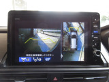 バックカメラの画像です。ガイドラインがスムースな車庫入れをサポートいたします。車庫入れの安心感がアップしますね。