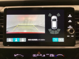 バックでの車庫入れも安心です!リアカメラが付いているバックモニター付のナビディスプレイを装備しております。バンパーについているソナーや、操作線もついており距離感も画面から確認できます。