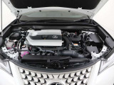 直列4気筒2000ccハイブリッドエンジンのCVT車です