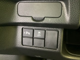 VSA装備車です。VSAはドライバーの操作と車の動きを見守っています。もし車の挙動が乱れたとき、4輪別々にブレーキをかけたり、エンジンパワーをしぼることによって車を安定させます。
