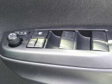運転席から全てのドアの窓を操作できます!