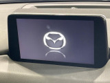 【マツダコネクトナビ】車内の雰囲気にマッチした一体型タイプのナビ。各種車輌設定やBluetooth再生等、様々な機能が楽しめます。直感的なダイヤル操作が可能で、使い勝手も良好です。