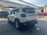左斜め後ろになります。