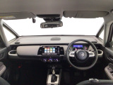 【前方視界】開放的な前方視界!運転がしやすく疲れにくいです♪窓が大きく、見通しがとっても良いおクルマですよ♪