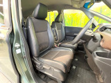 運転席シート廻りは使用感も少なく、良好な状態となっています。前オーナー様が丁寧に使っていたことがよくわかりますね。