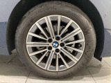 サービスにはドイツ本国と同様に教育と訓練を受け、BMWを知り尽くした「マイスター」が数多く在籍しております。360度による納車前点検整備で、お客様に安心と安全をお届けいたします。
