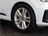 ●オシャレは足元からといいますが、車も同じく足元のエレガンスさで全体のイメージが変わります。