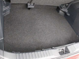 デッキボード下段時にはコンパクトSUVトップクラスの荷室容量を実現するなど、SUVらしい