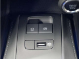 電動パーキングブレーキ搭載で指一本で簡単に操作することができます。さらに停車中に、ブレーキペダルを踏み続けなくても、自動的にブレーキを保持する機能である、ブレーキホールド付きです。