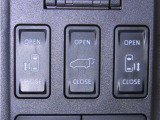 両側電動スライドドアを装備しております。