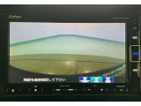 【バックカメラ】運転が苦手な方も車庫入れラクラクです!ギアをリバースに入れれば自動的に切り換わりますので、面倒な操作は不要です♪狭い駐車場もお車を傷つけず安心ですね!