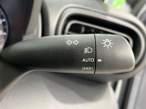 【オートライト】周りの明るさに応じて自動でヘッドライトの点灯・消灯ができる機能です!ライトの付け忘れ・消し忘れなどが無くなり、雨の日や夕方の走行も安心!トンネル通過時も便利ですね♪