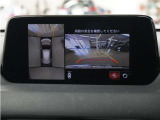 360&deg;ビュー・モニターシステム搭載!バックカメラだけでは視認できなかった箇所も、ナビ画面に表示。ドライバーの死角を減らし運転を助けます。
