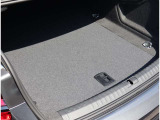 Audi正規ディーラーが高品質をお約束。高度な訓練・教育を受けたAudi専任メカニックが、100項目にもおよぶ精密な点検を実施。すべてクリアしたAudi車だけ、あなたのお手元に届けられるのです