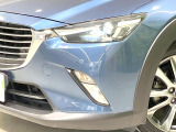 【LEDヘッドライト】悪天候や夜間走行時も良好な視界を確保し安心して運転できる高輝度LEDヘッドライトを装備!点灯速度が早く、消費電力も抑えられています。