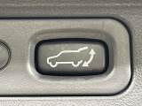 【パワーバックドア】スマートキーや運転席のボタンを押すだけでリアゲートが自動で開閉します!荷物を持っている時や、高い位置にあるバックドアを閉める際に便利な機能です♪