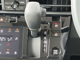 AUTO HOLD機能搭載してあります!ブレーキを踏んで停止すると、自動的にブレーキ力を保持します。信号待ちや渋滞中などに、ブレーキペダルを踏み続ける必要がなく、足の疲れを軽減してくれます☆