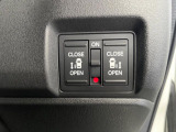 【両側パワースライドドア】スマートキーや運転席のスイッチで後席両側スライドドアの開閉が可能♪電動だから力を入れてドアを開ける必要が無く、小さなお子様でも簡単に開け閉めでき快適です♪