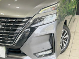 【LEDヘッドライト】悪天候や夜間走行時も良好な視界を確保し安心して運転できる高輝度LEDヘッドライトを装備!点灯速度が早く、消費電力も抑えられています。