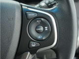 ◆アダプティブクルーズコントロール◆予め設定した車速内でクルマが自動的に加減速。前走車との適切な車間距離を維持しながら追従走行します。【LKAS】車線維持支援システムでステアリング操作を支援。