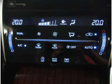 夜間走行でも安心のLEDへッッドライト搭載車です。とても明るく白い光で照らします。この装備も人気のアイテムですね