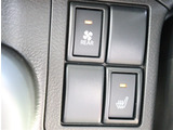『1台』のお車に対して、3名体制で日々議論を重ね仕入れを行っております。