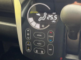 【オートエアコン】一度お好みの温度に設定すれば、車内の温度を検知し風量や温度を自動で調整。暑い&hellip;寒い&hellip;と何度もスイッチ操作をする必要はありません。快適な車内空間には必須の機能ですね♪