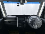 落ち着いたカラーの内装で、ゆったりと運転したい方に。