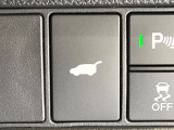 【パワーバックドア】スマートキーや運転席のボタンを押すだけでリアゲートが自動で開閉します!荷物を持っている時や、高い位置にあるバックドアを閉める際に便利な機能です♪