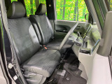 運転席シート廻りは使用感も少なく、良好な状態となっています。丁寧に使われていたことがよくわかりますね。