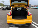 バックドアが大きく開くので荷物の積み下ろしが楽にできます!また、サードシートは左右跳ね上げ式でより多くの荷物を入れることが出来ますね♪