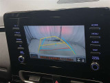 駐車が苦手な方でも安心のバックガイドモニター搭載。 後方の映像をクリアに表示し、ガイドラインで車庫入れや縦列駐車をしっかりサポート。毎日の運転がぐっとラクになります。