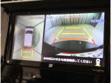 パノラミックビューモニター付きです。車両を上から見たような映像をディスプレイオーディオ画面に表示。運転席からの目視だけでは見にくい、車両周辺の状況をリアルタイムでしっかり確認できます。